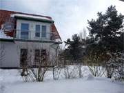 Hof im Schnee: Die Usedom-Ferienwohnungen sind tief eingeschneit, viel Arbeit bis die nchsten Gste kommen.
