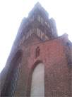 Stralsund — das Tor zur Insel Rgen: Kirchturm an einem dunstigen Tag.
