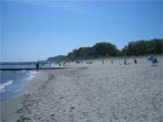 Wenig belebt: Noch besuchen wenige Urlaubsgäste den weißen Sandstrand der Insel Usedom.