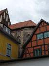 Dachlandschaft: Blick zum Meereskundemuseum in der historischen Altstadt von Stralsund.