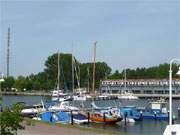 Karlshagen im Inselnorden Usedoms: Direkt am Hafen kann man Ferienwohnungen mieten.