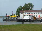Hafen- und Schifffahrtsamt im Inselnorden Usedoms: Am Hafen Karlshagen sind Tonnen aufgestellt.