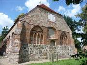 Frhgotischer Giebel: Die Dorfkirche von Liepe im Hinterland der Insel Usedom.