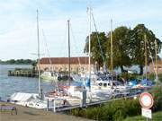 Am Peenestrom: Ein kleiner Hafen bei Karnin auf Usedom ist Ausgangspunkt vieler Bootstouren.