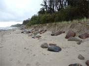Folgen der Flut: Steinpackungen unter den Strandhaferbepflanzungen sind freigesplt worden.