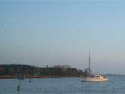 Abendlicht: Sportboot auf dem Usedomer See.