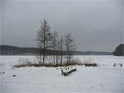 Tief im Schnee: Badestrand am Usedomer Wolgastsee.