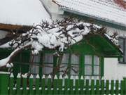Weinlaube im Winter: Verschneite Veranda im Bernsteinbad ckeritz.
