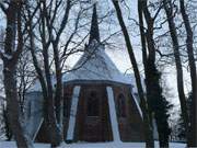 Das Ensemble von Krumminer Kirche und Hafen ist auch im Winter sehr sehenswert.