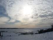 Tauwetter auf Usedom: Noch ist das Achterwasser am Loddiner Höft gefroren.