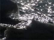 Lichtreflexe: Am Ostseestrand des Seebades Swinemnde schmilzt das Eis in hohem Tempo.