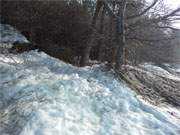 Ende Mrz: Die Eisaufschichtungen bei Kamminke liegen immer noch mehr als zwei Meter hoch.