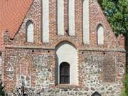 Hufige Umbauten: Giebel der Garzer Dorfkirche im Hinterland der Insel Usedom.