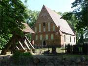 Glockenstuhl: Die Glocken der Dorfkirche von Garz verfgen ber keinen Turm.
