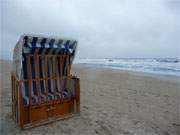 Geschlossen: Das Wetter auf Usedom ldt nicht dazu ein, einen Strandkorb zu mieten.