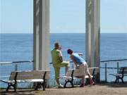 Blick ber die Weite der Ostsee: Die neue Strandpromenade des Bernsteinbades Koserow.