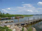 Ruhig und sonnig ldt der kleine Hafen von Neeberg im Hinterland Usedoms zum Verweilen ein.