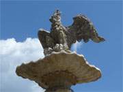 Einköpfig: Adler auf einem Brunnen in der Altstadt von Stettin.