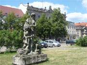 Romantisch: Figurengruppe auf dem Platz vor der medizinischen Akademie von Stettin.