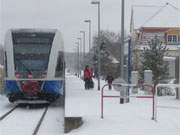 Bahnhof Klpinsee auf Usedom: Ankunft im Schneetreiben.