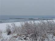Verschneit: Der Ostseestrand der Insel Usedom hat sich fr die kommenden Feiertage vorbereitet ...
