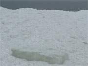 Versteckte Ostsee: Bis zu drei Meter trmen sich die Eisschollen am Ostseestrand von ckeritz.