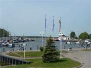 Der Fischer- und Sportboothafen des Ostseebades Karlshagen am Peenestrom.