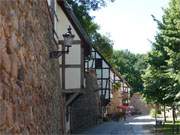 Stadt der vier Tore: Wiekhuser in/auf der mittelalterlichen Stadtmauer von Neubrandenburg.