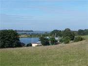 Bootshuser in einer wunderbaren Landschaft: Nepperminer See in Richtung Pudagla.