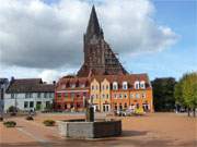 Marktplatz und Kirche Sankt Marien: Am Darer Bodden liegt die kleine Stadt Barth.