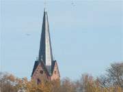 Herbststimmung auf der Insel Usedom: Der Kirchturm der Krumminer Kirche.
