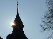 Benzer Kirche: Sonniges Aprilwetter im Hinterland der Ostseeinsel Usedom.