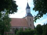 Kirchhof: Die Gemeinde Krslin liegt auf dem Usedom nahen Festland am Peenestrom.