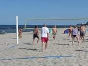 Volleyball am Strand von Ückeritz: Sport im Urlaub.