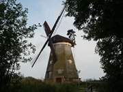 Im Hinterland der Insel Usedom: Die Holländerwindmühle von Benz.