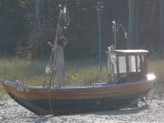 Fischerboot auf dem Ostseestrand des Seebades ckeritz.