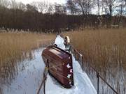 Festgezurrt: Boote am Ufer des Schmollensees warten auf das Ende des Winters.