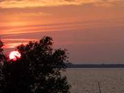 Sonnenuntergang ber dem Achterwasser: Sommerurlaub auf Usedom.
