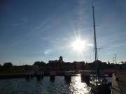 Sonne ber der Altstadt von Wolgast: Sportboothafen am Peenestrom.