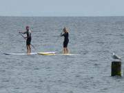 Balancehalten: "Stand up paddling" auf der Ostsee bei Zempin.
