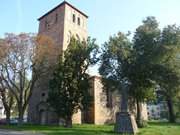 Kirchenruine im Stadtzentrum von Friedland.
