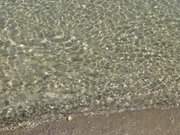 Vorfreude auf das Anbaden: Klares Ostseewasser am Koserower Strand.