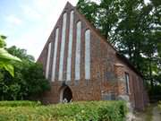 Ziergiebel: Die turmlose Dorfkirche von Morgenitz im Hinterland.