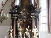 Auf dem Festland nahe Usedom: Altar der Lassaner Kirche.