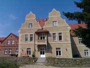 Frisch restauriert: Nebengebäude des Schlosses Stolpe.