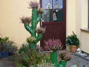 Kaktus aus PVC: Pflanzsule aus Kunststoffrohren.