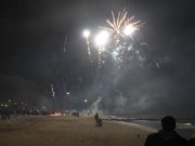 Feuerwerk ber dem Meer: Neujahr in Klpinsee.