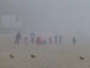 Strandspaziergang mit Kindern: Nebel am Klpinseer Strand.