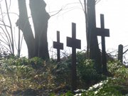 Grabkreuze: Der alte Friedhof von Benz.
