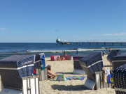 Zinnowitz auf Usedom: Strandkrbe, Seebrcke, Tauchgondel.
